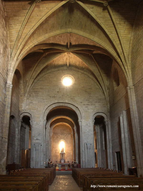 INTERIOR DEL TEMPLO HACIA LA CABECERA. BVEDAS GTICAS